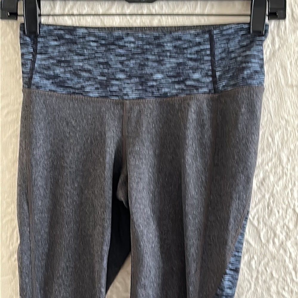 Athleta Splits Revelation Cropped Capri Leggings Gray Blue XS - Picture 4 of 13